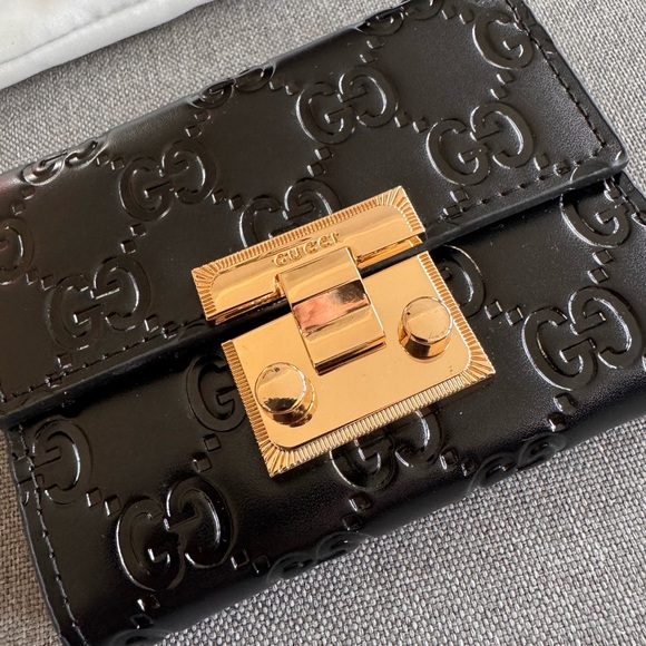 DESIGNER shiny leather embossed signature wallet - Picture 3 of 9